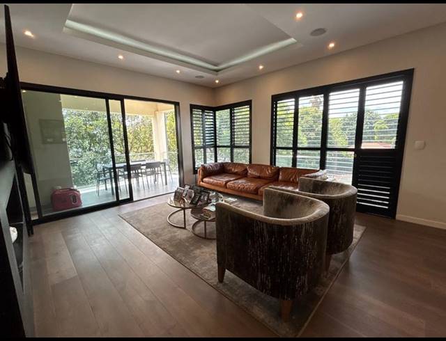 4 BEDROOM APARTMENT FOR SALE IN BRYANSTON